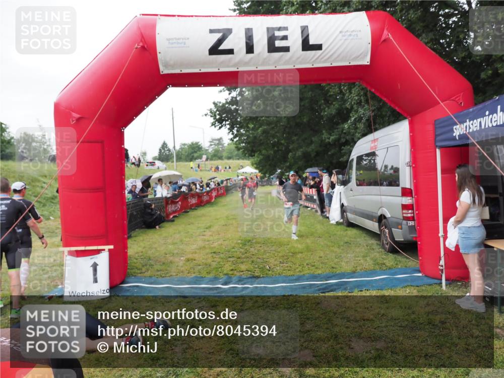21.06.2025 - 27. Vierlanden-Triathlon MichiJ http://msf.ph/oto/8045394 15.06.2026 13:52:20 Ziel 23, 1112, 1117, 1163 meine-sportfotos.de