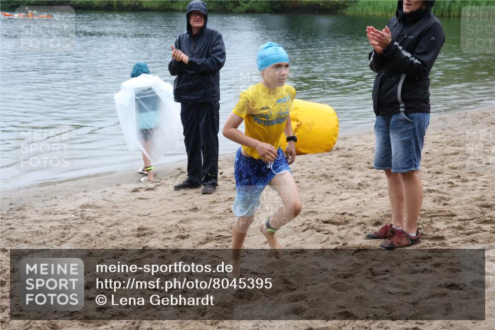 21.06.2025 - 27. Vierlanden-Triathlon Lena Gebhardt http://msf.ph/oto/8045395 15.06.2025 14:47:36 Schwimmen 1334 meine-sportfotos.de