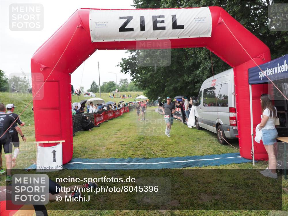 21.06.2025 - 27. Vierlanden-Triathlon MichiJ http://msf.ph/oto/8045396 15.06.2026 13:52:20 Ziel 23, 1112, 1117, 1163 meine-sportfotos.de