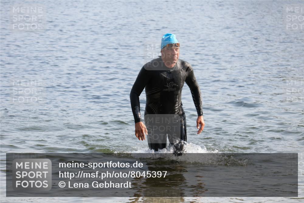 15.06.2025 - 27. Vierlanden-Triathlon Lena Gebhardt http://msf.ph/oto/8045397 15.06.2025 08:39:29 Schwimmen 168 meine-sportfotos.de