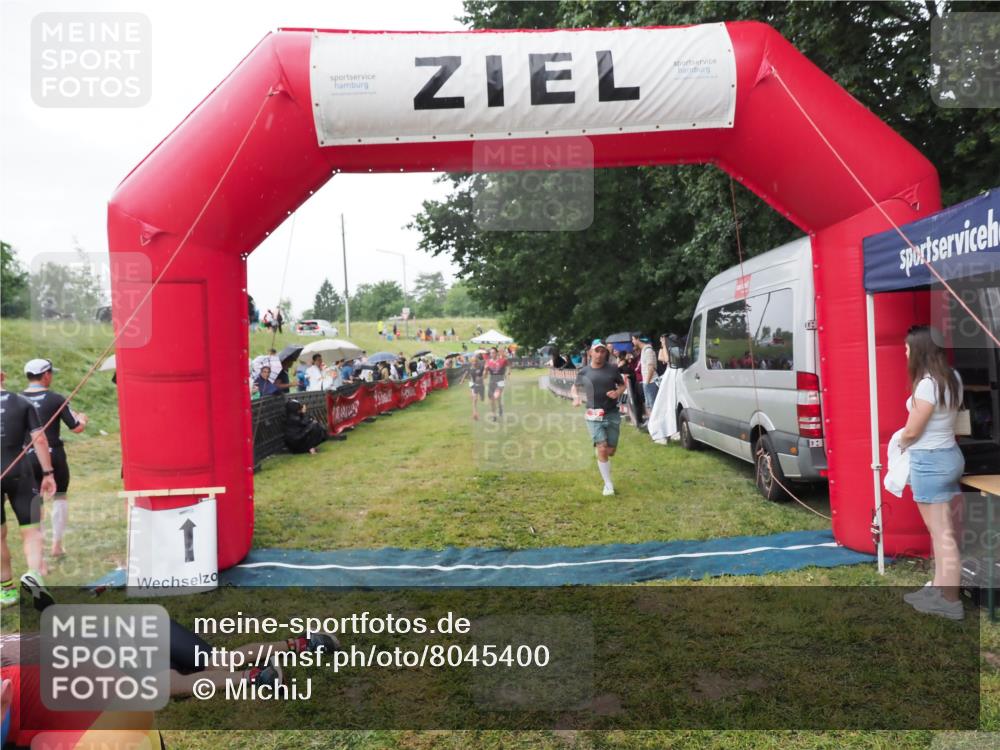21.06.2025 - 27. Vierlanden-Triathlon MichiJ http://msf.ph/oto/8045400 15.06.2026 13:52:20 Ziel 23, 1112, 1117, 1163 meine-sportfotos.de