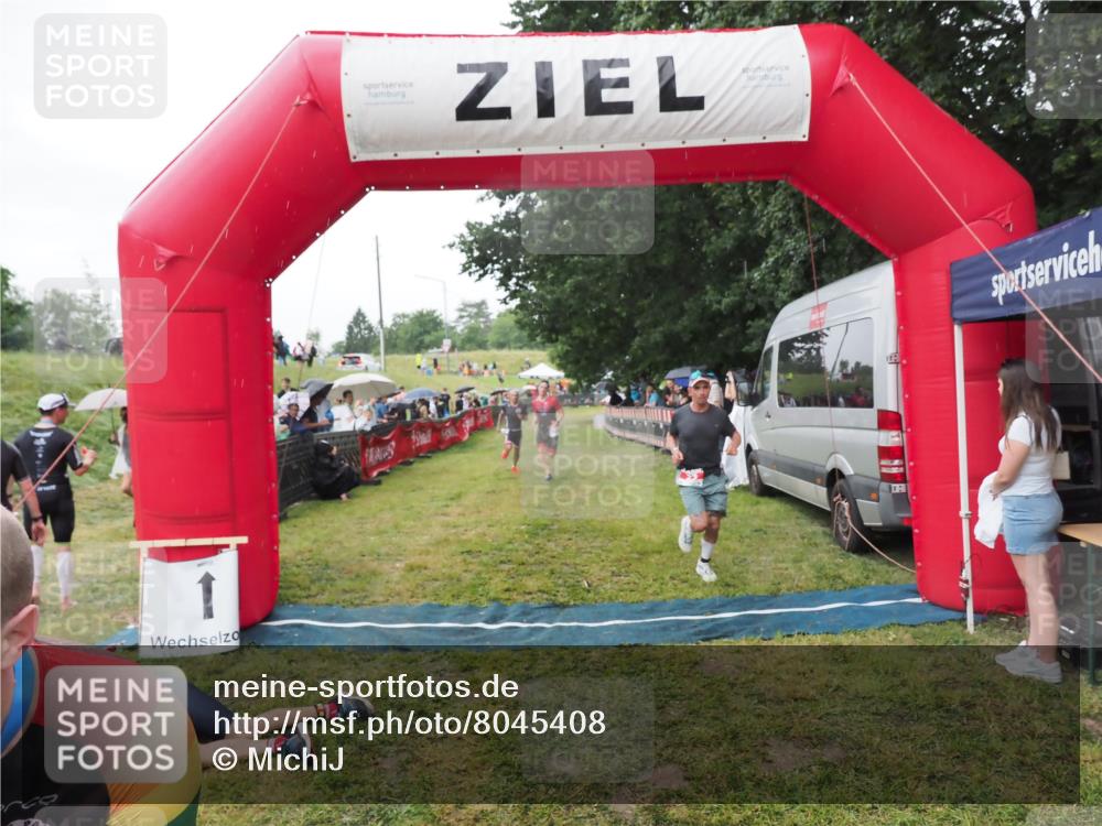 21.06.2025 - 27. Vierlanden-Triathlon MichiJ http://msf.ph/oto/8045408 15.06.2026 13:52:21 Ziel 23, 1112, 1117, 1163 meine-sportfotos.de