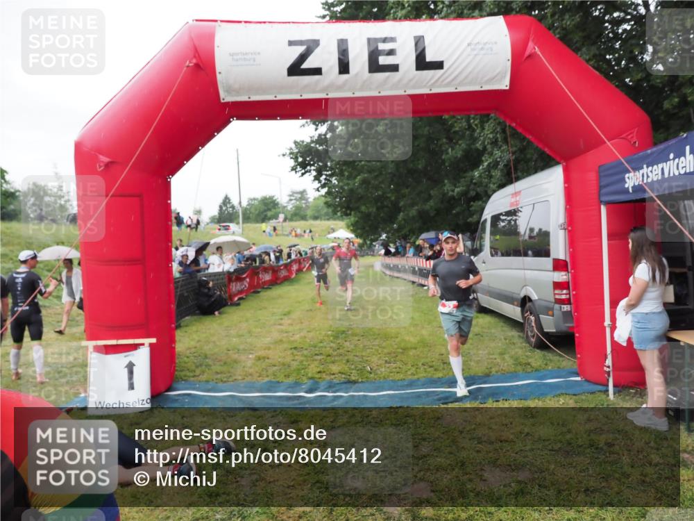 21.06.2025 - 27. Vierlanden-Triathlon MichiJ http://msf.ph/oto/8045412 15.06.2026 13:52:21 Ziel 23, 1112, 1117, 1163 meine-sportfotos.de