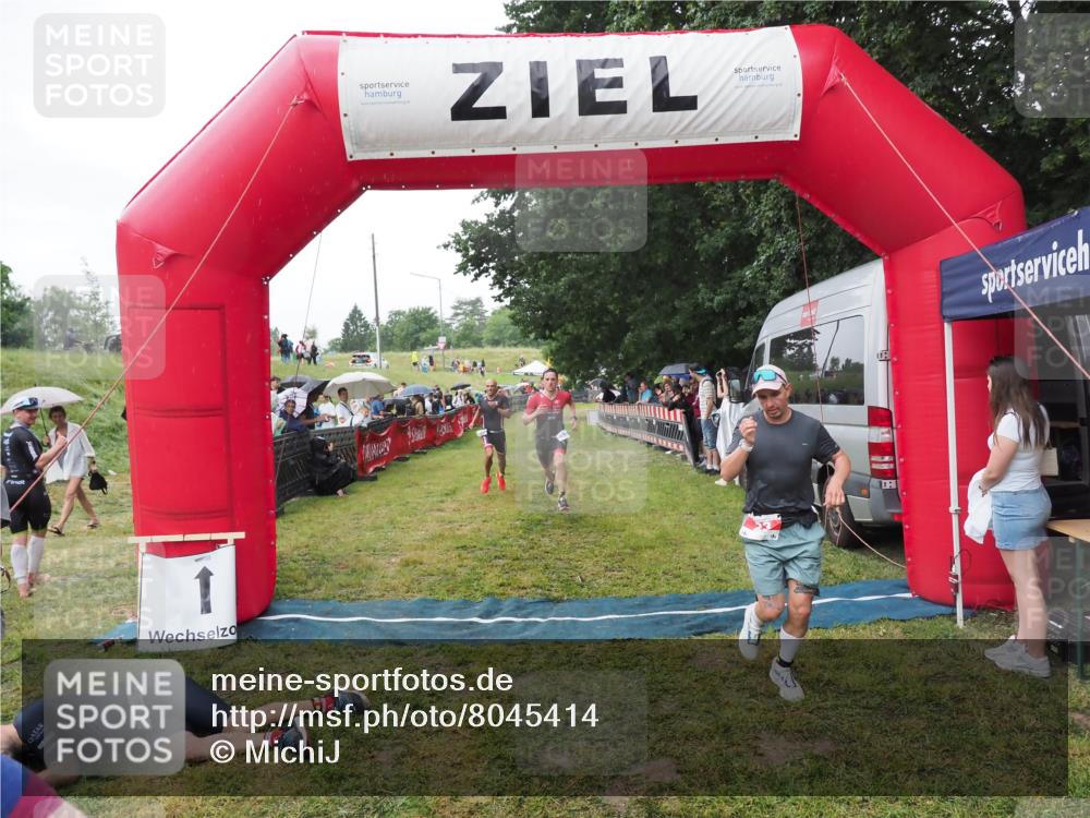 21.06.2025 - 27. Vierlanden-Triathlon MichiJ http://msf.ph/oto/8045414 15.06.2026 13:52:22 Ziel 23, 1112, 1117, 1163 meine-sportfotos.de
