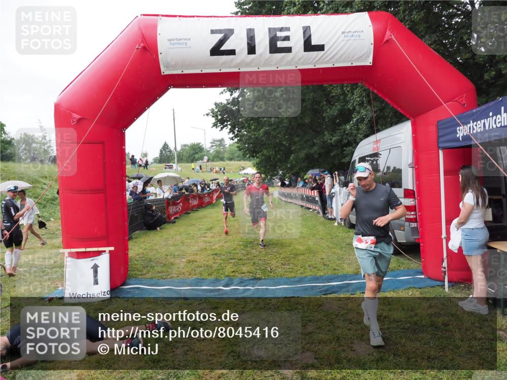 21.06.2025 - 27. Vierlanden-Triathlon MichiJ http://msf.ph/oto/8045416 15.06.2026 13:52:22 Ziel 23, 1112, 1117, 1163 meine-sportfotos.de