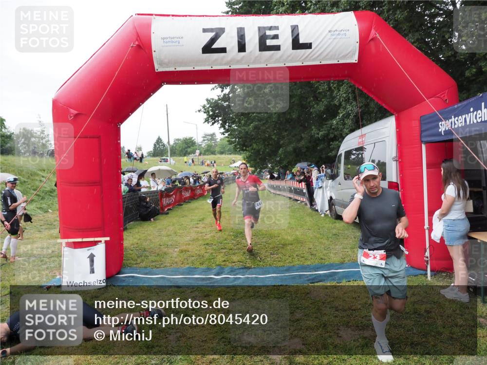 21.06.2025 - 27. Vierlanden-Triathlon MichiJ http://msf.ph/oto/8045420 15.06.2026 13:52:22 Ziel 23, 1112, 1117, 1163 meine-sportfotos.de