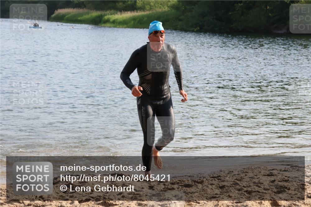 15.06.2025 - 27. Vierlanden-Triathlon Lena Gebhardt http://msf.ph/oto/8045421 15.06.2025 08:39:32 Schwimmen 168 meine-sportfotos.de