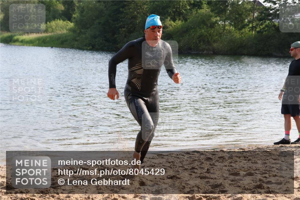 15.06.2025 - 27. Vierlanden-Triathlon Lena Gebhardt http://msf.ph/oto/8045429 15.06.2025 08:39:33 Schwimmen 59, 168 meine-sportfotos.de