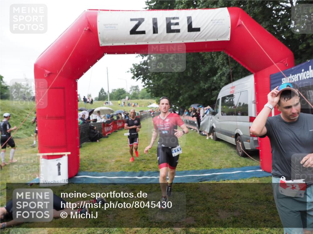 21.06.2025 - 27. Vierlanden-Triathlon MichiJ http://msf.ph/oto/8045430 15.06.2026 13:52:23 Ziel 23, 1112, 1117, 1163 meine-sportfotos.de
