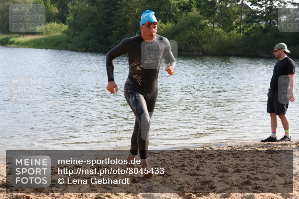 15.06.2025 - 27. Vierlanden-Triathlon Lena Gebhardt http://msf.ph/oto/8045433 15.06.2025 08:39:33 Schwimmen 59, 168 meine-sportfotos.de