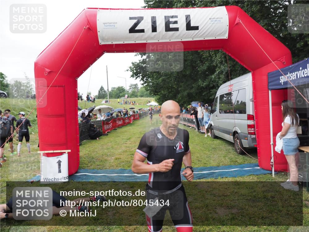 21.06.2025 - 27. Vierlanden-Triathlon MichiJ http://msf.ph/oto/8045434 15.06.2026 13:52:24 Ziel 23, 1117, 1163 meine-sportfotos.de