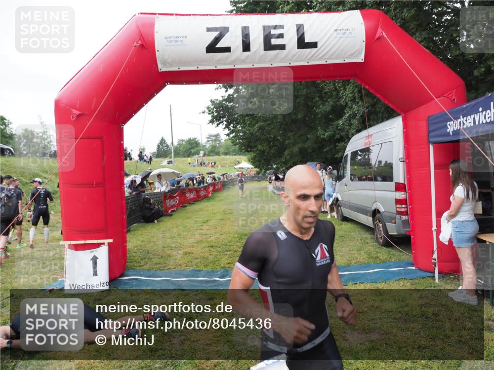21.06.2025 - 27. Vierlanden-Triathlon MichiJ http://msf.ph/oto/8045436 15.06.2026 13:52:24 Ziel 23, 1117, 1163 meine-sportfotos.de