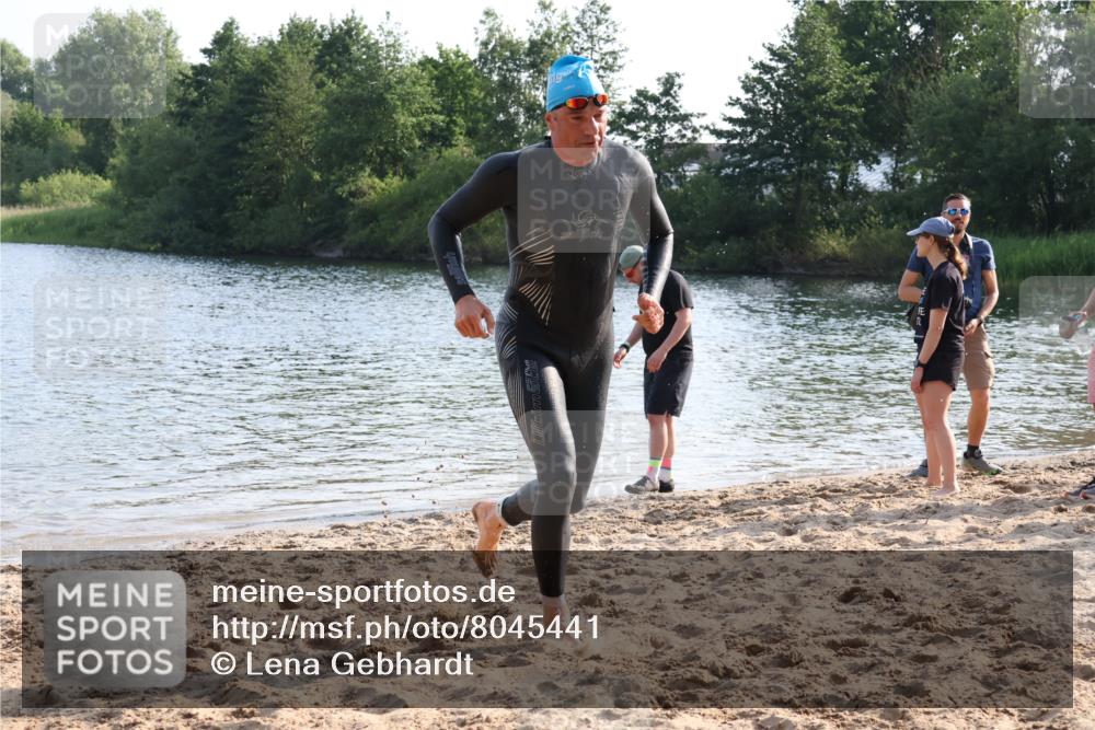 15.06.2025 - 27. Vierlanden-Triathlon Lena Gebhardt http://msf.ph/oto/8045441 15.06.2025 08:39:34 Schwimmen 59, 168 meine-sportfotos.de