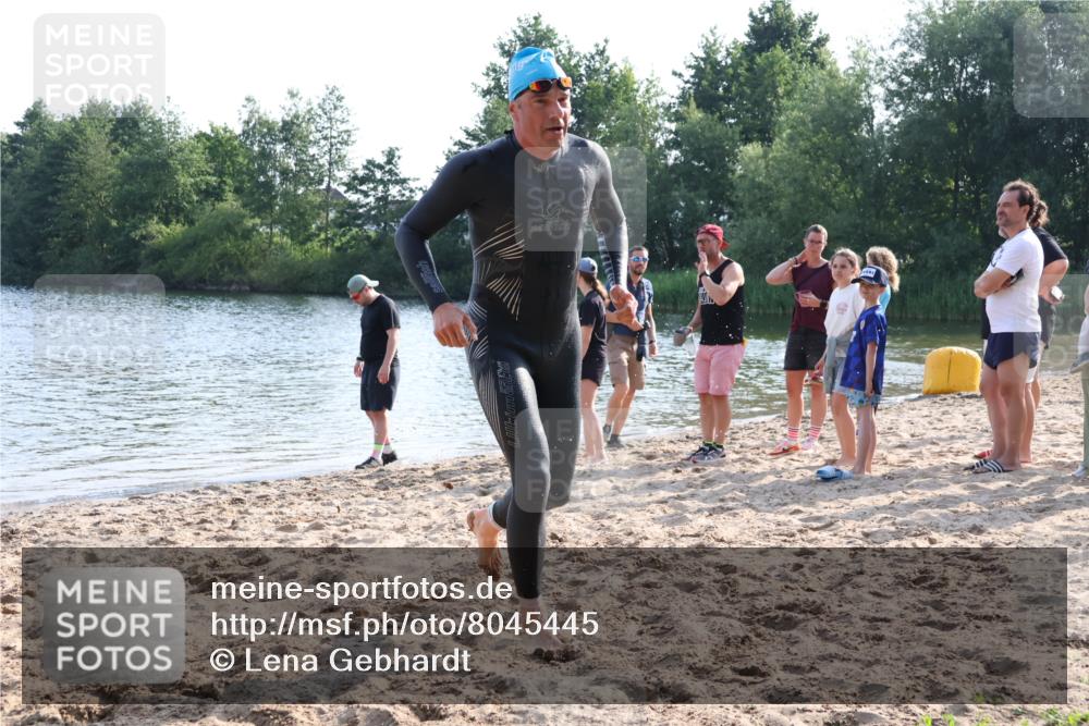 15.06.2025 - 27. Vierlanden-Triathlon Lena Gebhardt http://msf.ph/oto/8045445 15.06.2025 08:39:34 Schwimmen 59, 168 meine-sportfotos.de