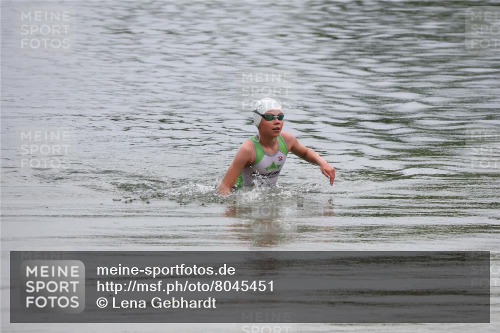 21.06.2025 - 27. Vierlanden-Triathlon Lena Gebhardt http://msf.ph/oto/8045451 15.06.2025 14:50:41 Schwimmen  meine-sportfotos.de