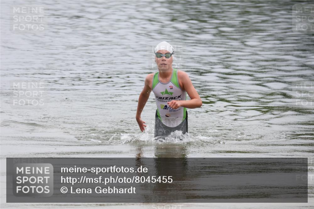 21.06.2025 - 27. Vierlanden-Triathlon Lena Gebhardt http://msf.ph/oto/8045455 15.06.2025 14:50:43 Schwimmen  meine-sportfotos.de