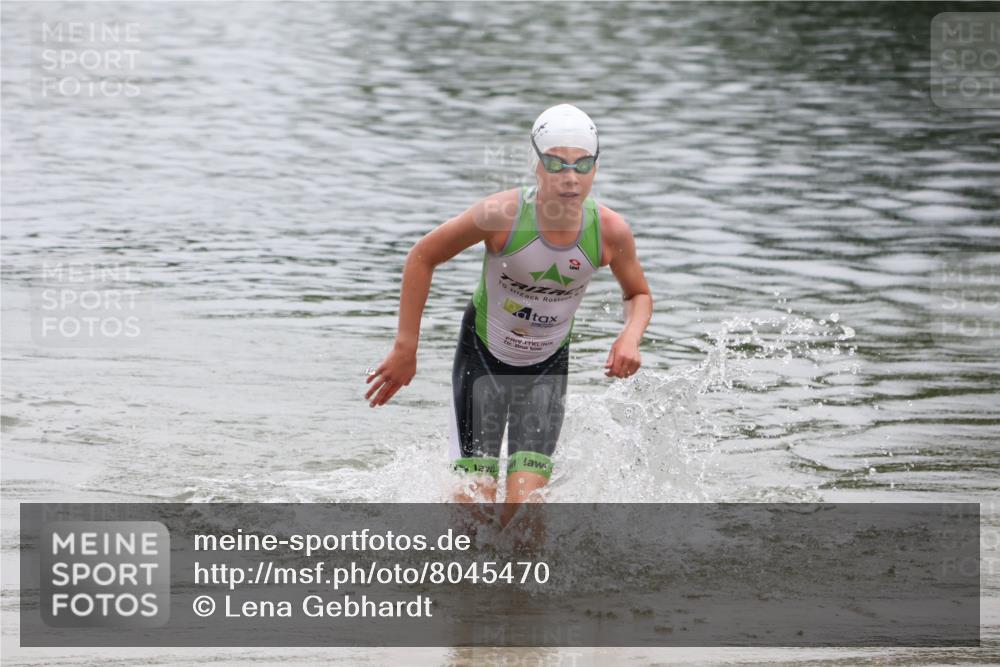 21.06.2025 - 27. Vierlanden-Triathlon Lena Gebhardt http://msf.ph/oto/8045470 15.06.2025 14:50:45 Schwimmen  meine-sportfotos.de