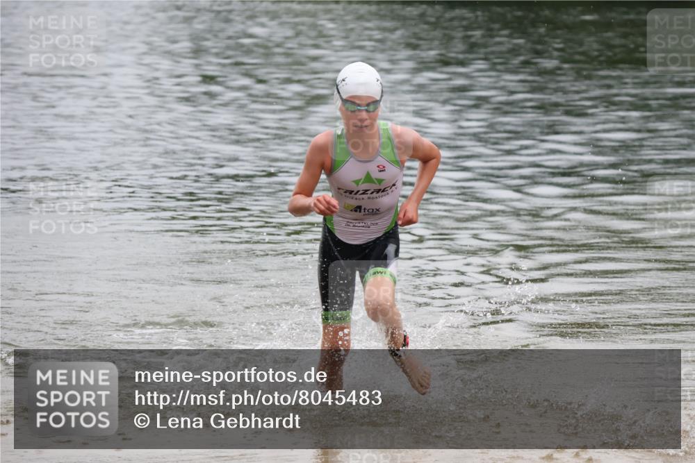21.06.2025 - 27. Vierlanden-Triathlon Lena Gebhardt http://msf.ph/oto/8045483 15.06.2025 14:50:45 Schwimmen  meine-sportfotos.de