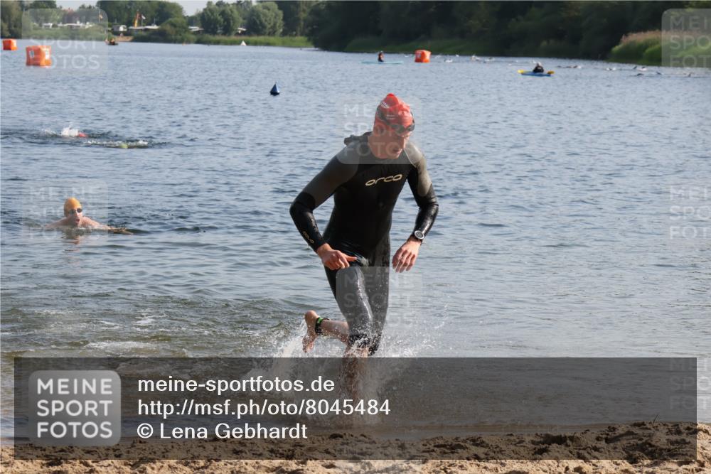 15.06.2025 - 27. Vierlanden-Triathlon Lena Gebhardt http://msf.ph/oto/8045484 15.06.2025 08:39:42 Schwimmen 59, 168 meine-sportfotos.de
