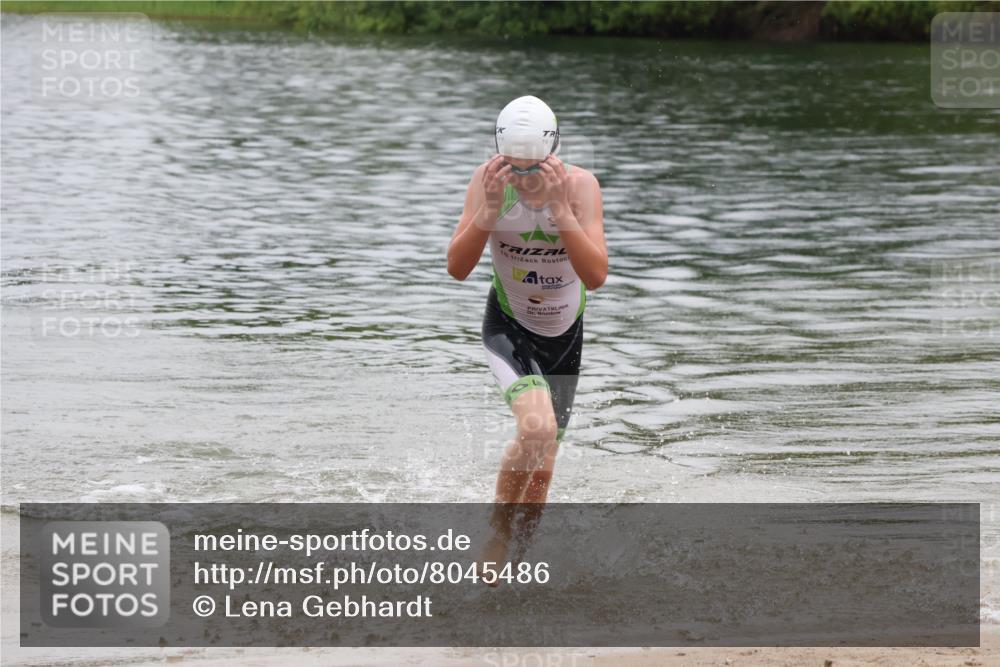21.06.2025 - 27. Vierlanden-Triathlon Lena Gebhardt http://msf.ph/oto/8045486 15.06.2025 14:50:46 Schwimmen  meine-sportfotos.de