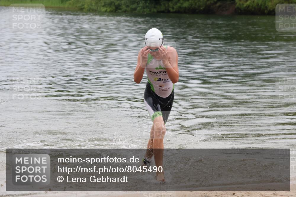 21.06.2025 - 27. Vierlanden-Triathlon Lena Gebhardt http://msf.ph/oto/8045490 15.06.2025 14:50:46 Schwimmen  meine-sportfotos.de