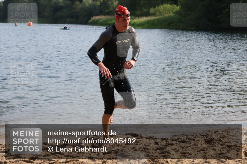 15.06.2025 - 27. Vierlanden-Triathlon Lena Gebhardt http://msf.ph/oto/8045492 15.06.2025 08:39:43 Schwimmen 59, 168 meine-sportfotos.de