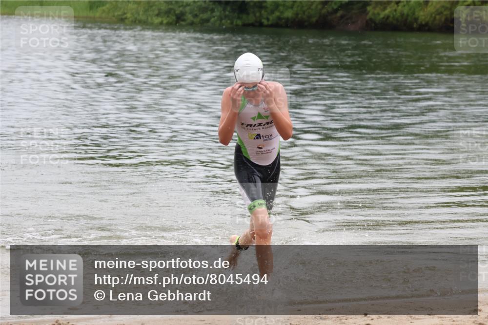 21.06.2025 - 27. Vierlanden-Triathlon Lena Gebhardt http://msf.ph/oto/8045494 15.06.2025 14:50:46 Schwimmen  meine-sportfotos.de