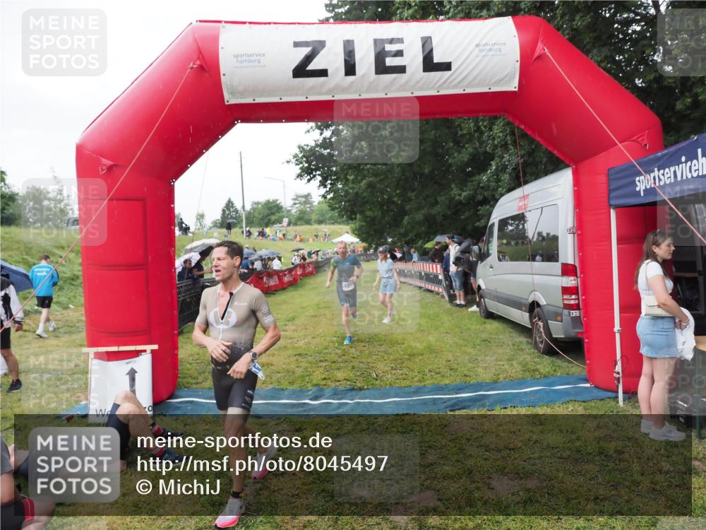 21.06.2025 - 27. Vierlanden-Triathlon MichiJ http://msf.ph/oto/8045497 15.06.2026 13:52:44 Ziel 1123, 1140 meine-sportfotos.de