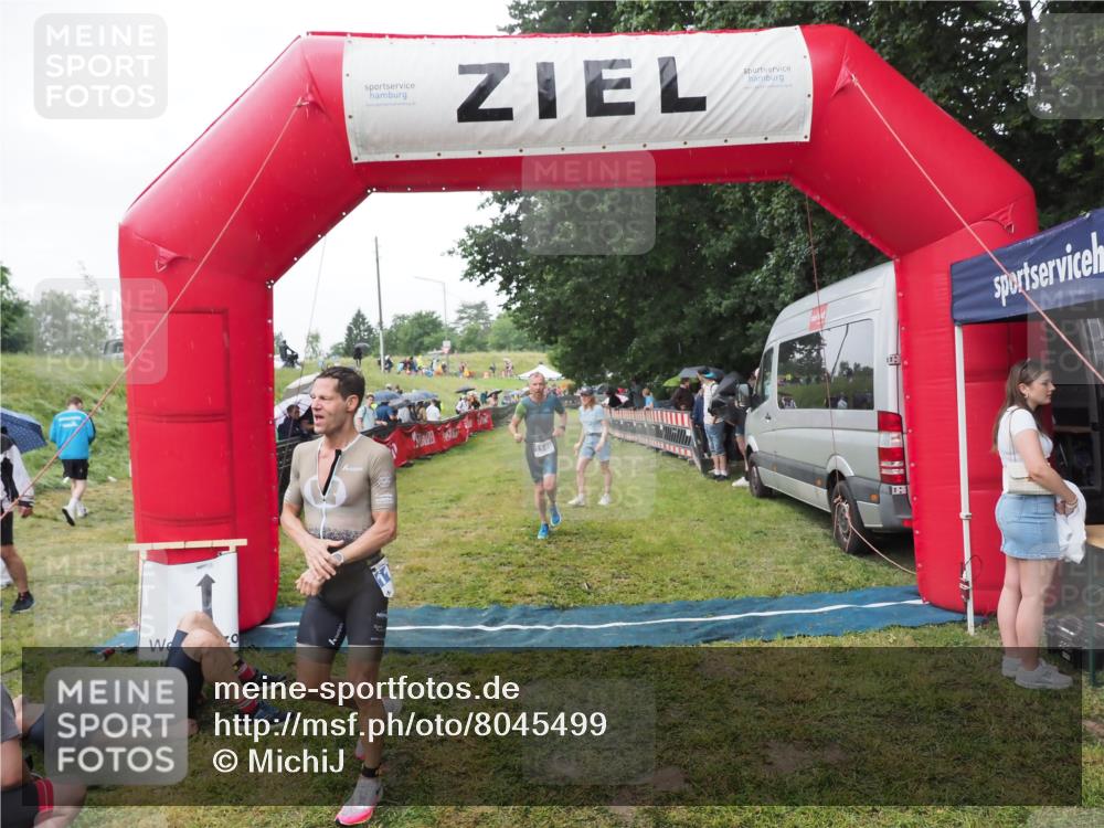 21.06.2025 - 27. Vierlanden-Triathlon MichiJ http://msf.ph/oto/8045499 15.06.2026 13:52:44 Ziel 1123, 1140 meine-sportfotos.de