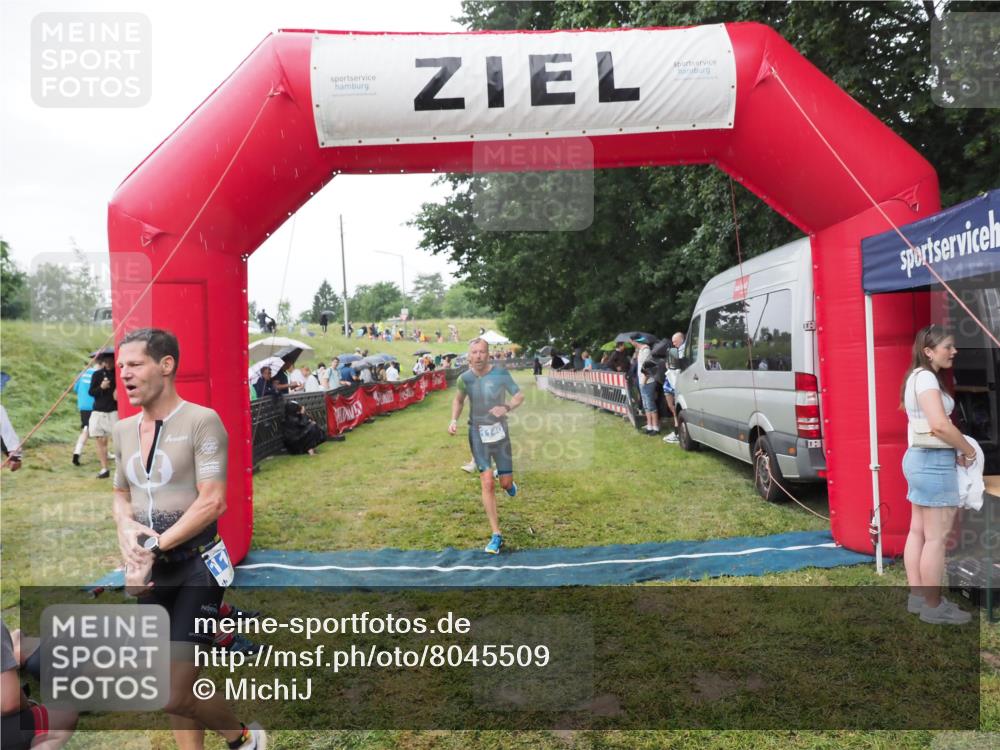 21.06.2025 - 27. Vierlanden-Triathlon MichiJ http://msf.ph/oto/8045509 15.06.2026 13:52:44 Ziel 1123, 1140 meine-sportfotos.de