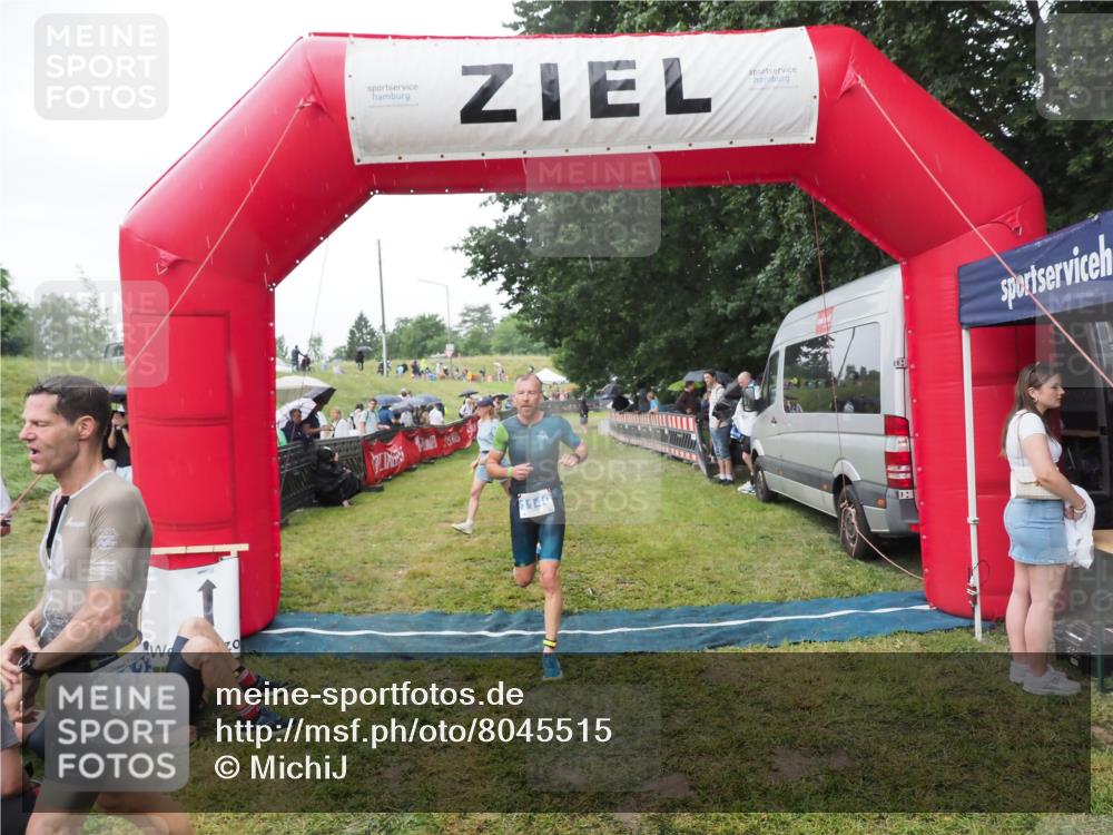 21.06.2025 - 27. Vierlanden-Triathlon MichiJ http://msf.ph/oto/8045515 15.06.2026 13:52:45 Ziel 1123, 1140 meine-sportfotos.de
