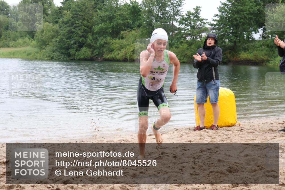 21.06.2025 - 27. Vierlanden-Triathlon Lena Gebhardt http://msf.ph/oto/8045526 15.06.2025 14:50:48 Schwimmen  meine-sportfotos.de