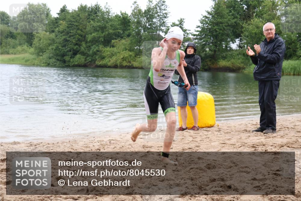 21.06.2025 - 27. Vierlanden-Triathlon Lena Gebhardt http://msf.ph/oto/8045530 15.06.2025 14:50:48 Schwimmen  meine-sportfotos.de