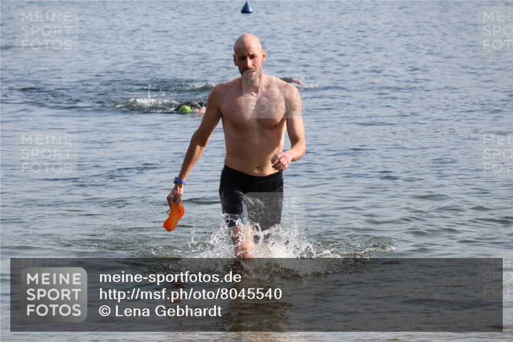 15.06.2025 - 27. Vierlanden-Triathlon Lena Gebhardt http://msf.ph/oto/8045540 15.06.2025 08:39:51 Schwimmen 3, 59 meine-sportfotos.de