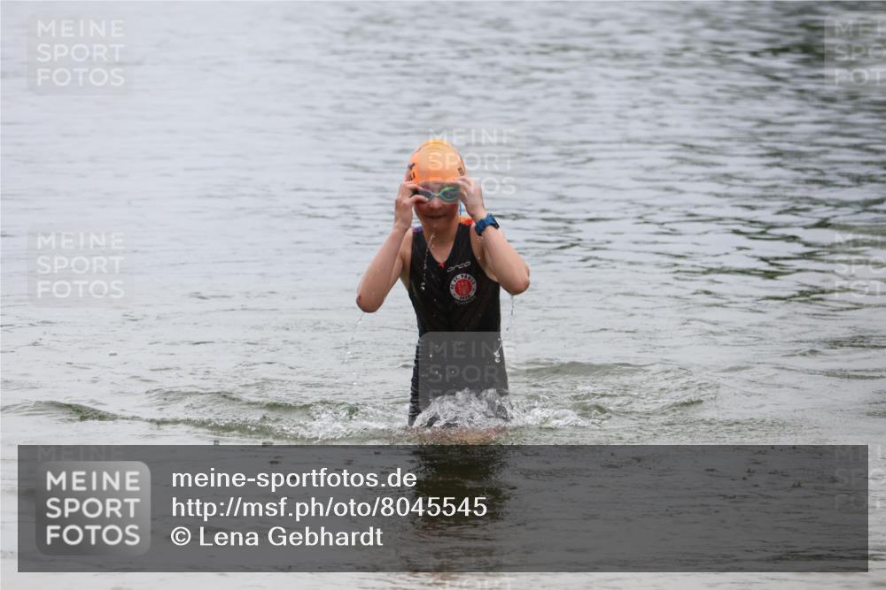 21.06.2025 - 27. Vierlanden-Triathlon Lena Gebhardt http://msf.ph/oto/8045545 15.06.2025 14:50:51 Schwimmen  meine-sportfotos.de