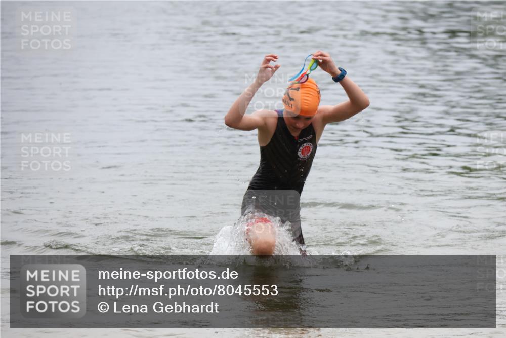 21.06.2025 - 27. Vierlanden-Triathlon Lena Gebhardt http://msf.ph/oto/8045553 15.06.2025 14:50:52 Schwimmen  meine-sportfotos.de