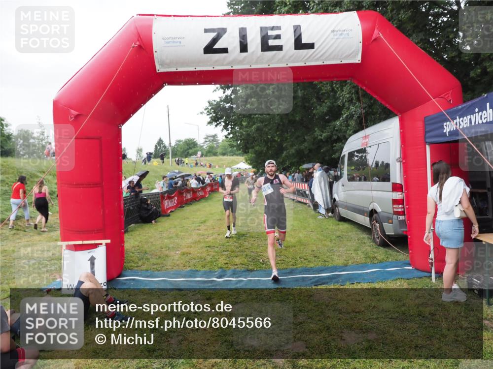 21.06.2025 - 27. Vierlanden-Triathlon MichiJ http://msf.ph/oto/8045566 15.06.2026 13:53:09 Ziel 48, 1128, 1130, 1161 meine-sportfotos.de