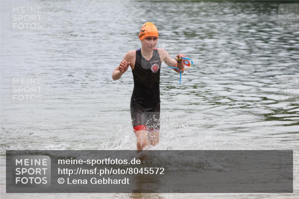 21.06.2025 - 27. Vierlanden-Triathlon Lena Gebhardt http://msf.ph/oto/8045572 15.06.2025 14:50:53 Schwimmen  meine-sportfotos.de