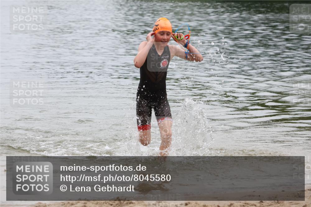 21.06.2025 - 27. Vierlanden-Triathlon Lena Gebhardt http://msf.ph/oto/8045580 15.06.2025 14:50:53 Schwimmen  meine-sportfotos.de