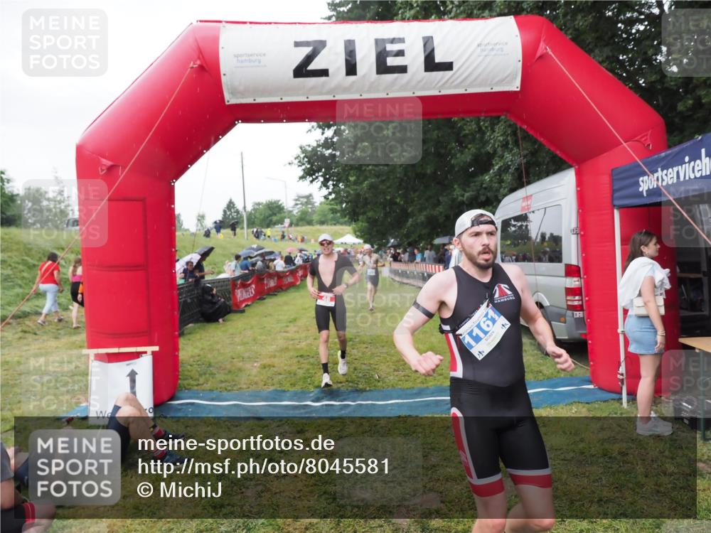 21.06.2025 - 27. Vierlanden-Triathlon MichiJ http://msf.ph/oto/8045581 15.06.2026 13:53:10 Ziel 48, 1128, 1130, 1161 meine-sportfotos.de