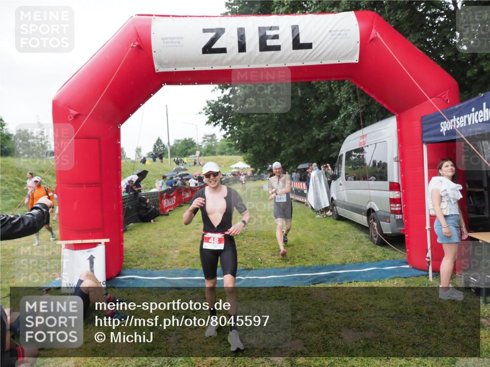 21.06.2025 - 27. Vierlanden-Triathlon MichiJ http://msf.ph/oto/8045597 15.06.2026 13:53:11 Ziel 48, 1128, 1130, 1161 meine-sportfotos.de