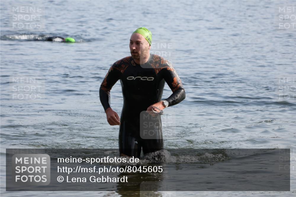 15.06.2025 - 27. Vierlanden-Triathlon Lena Gebhardt http://msf.ph/oto/8045605 15.06.2025 08:40:09 Schwimmen 67, 82 meine-sportfotos.de