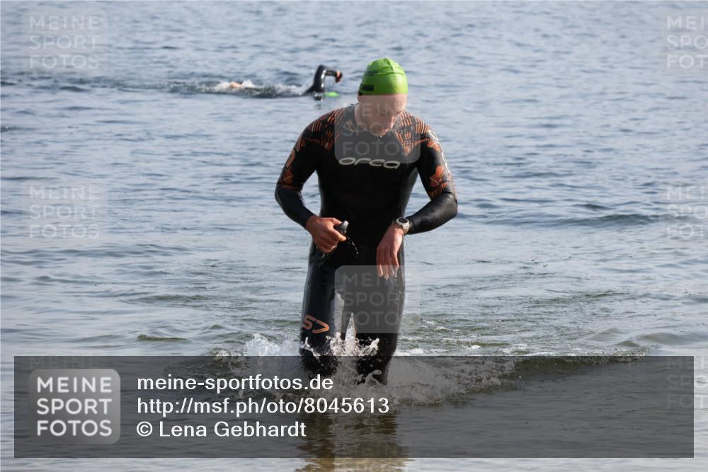 15.06.2025 - 27. Vierlanden-Triathlon Lena Gebhardt http://msf.ph/oto/8045613 15.06.2025 08:40:11 Schwimmen 67, 82 meine-sportfotos.de