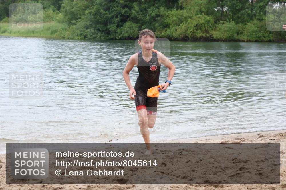 21.06.2025 - 27. Vierlanden-Triathlon Lena Gebhardt http://msf.ph/oto/8045614 15.06.2025 14:50:55 Schwimmen  meine-sportfotos.de