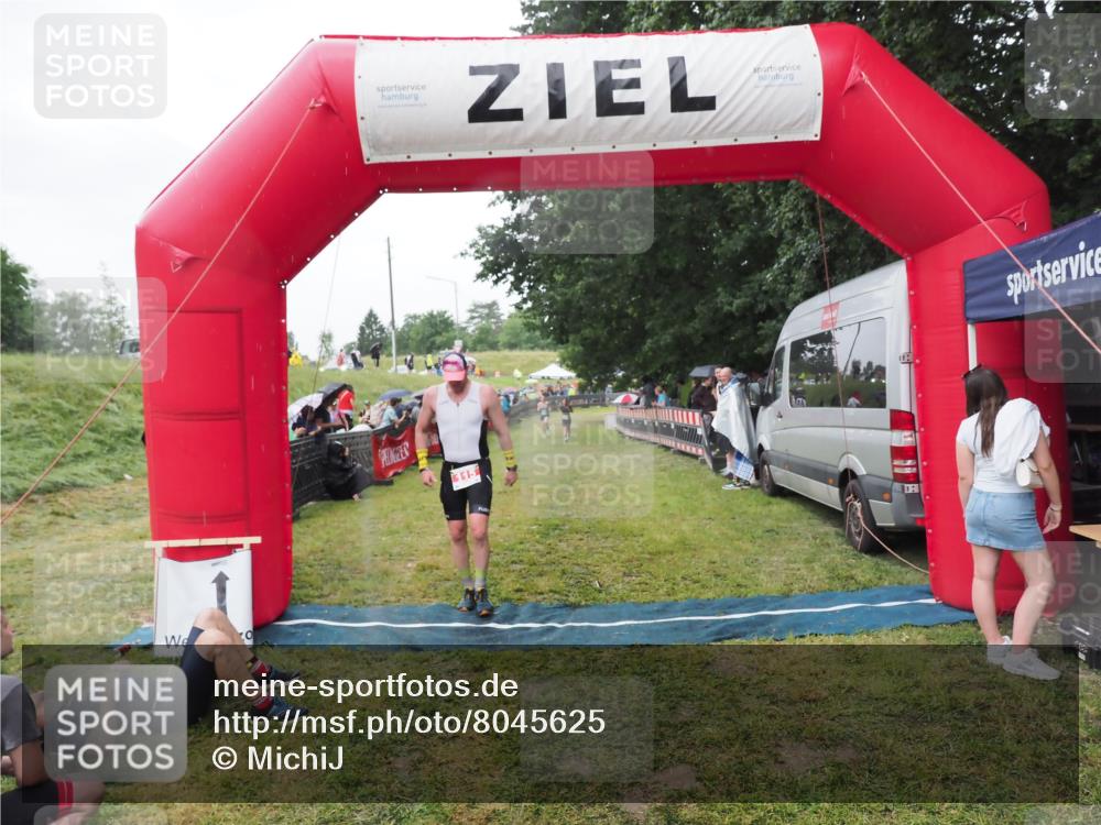 21.06.2025 - 27. Vierlanden-Triathlon MichiJ http://msf.ph/oto/8045625 15.06.2026 13:53:23 Ziel 115 meine-sportfotos.de