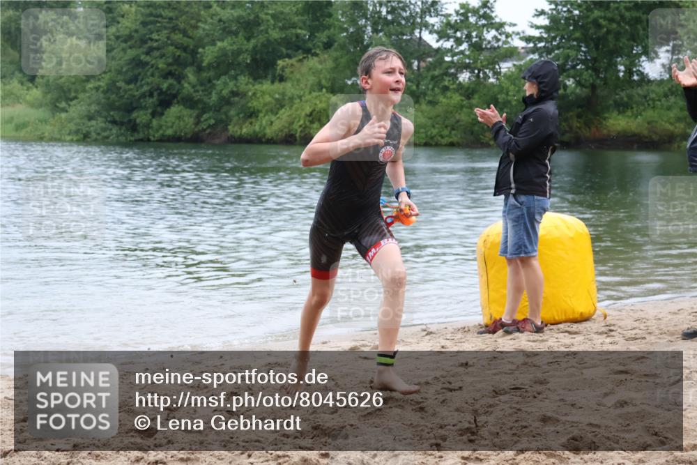 21.06.2025 - 27. Vierlanden-Triathlon Lena Gebhardt http://msf.ph/oto/8045626 15.06.2025 14:50:56 Schwimmen  meine-sportfotos.de