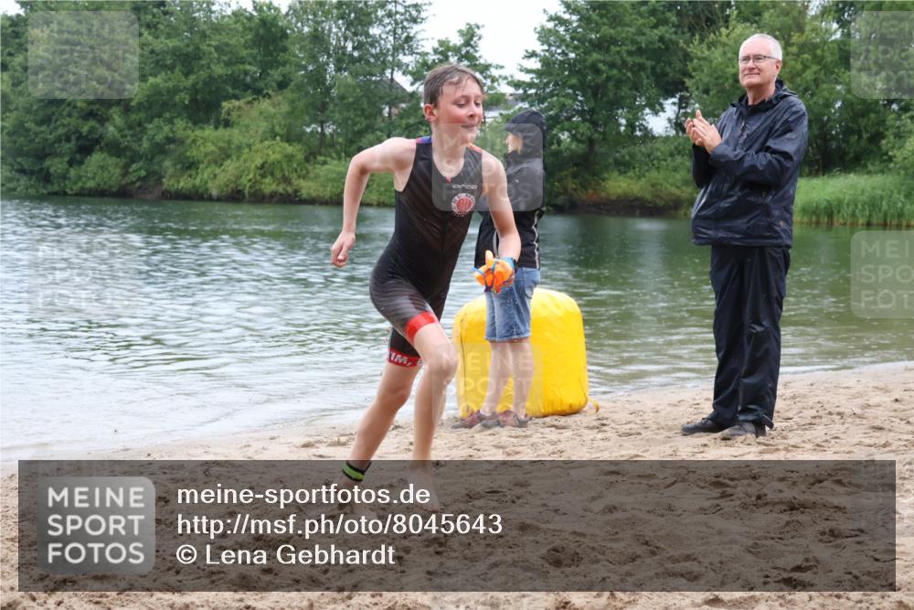 21.06.2025 - 27. Vierlanden-Triathlon Lena Gebhardt http://msf.ph/oto/8045643 15.06.2025 14:50:56 Schwimmen  meine-sportfotos.de