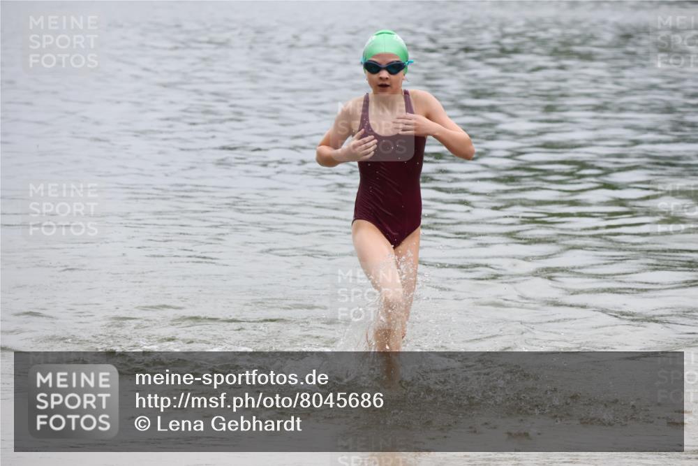 21.06.2025 - 27. Vierlanden-Triathlon Lena Gebhardt http://msf.ph/oto/8045686 15.06.2025 14:51:12 Schwimmen  meine-sportfotos.de