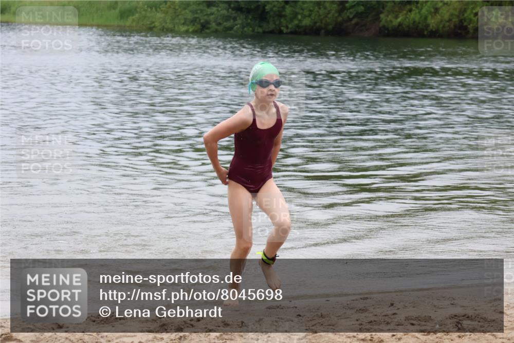 21.06.2025 - 27. Vierlanden-Triathlon Lena Gebhardt http://msf.ph/oto/8045698 15.06.2025 14:51:13 Schwimmen  meine-sportfotos.de
