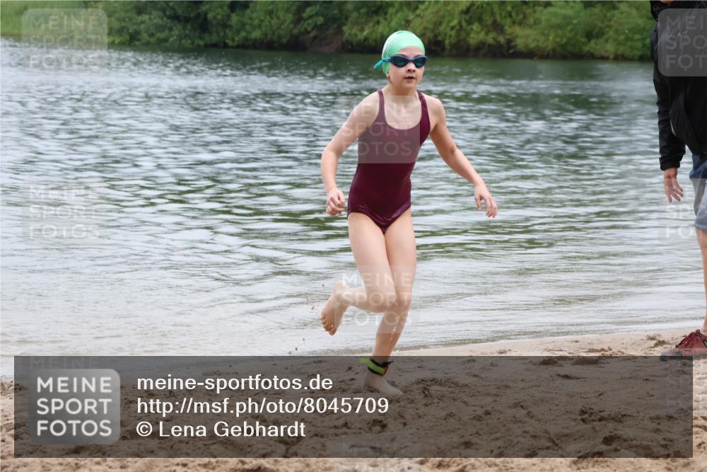 21.06.2025 - 27. Vierlanden-Triathlon Lena Gebhardt http://msf.ph/oto/8045709 15.06.2025 14:51:14 Schwimmen  meine-sportfotos.de